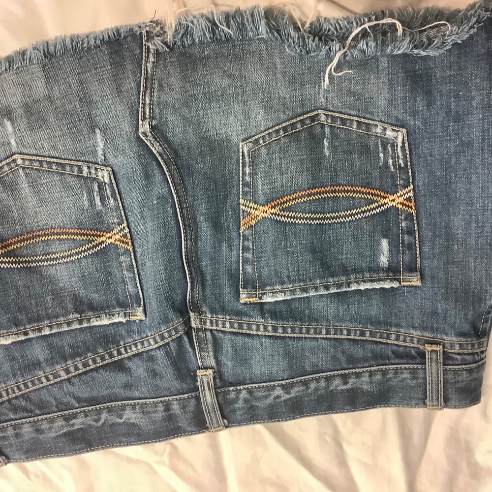 Abercrombie Fitch size 8 fleur de lis denim skirt - Picture 2 of 2